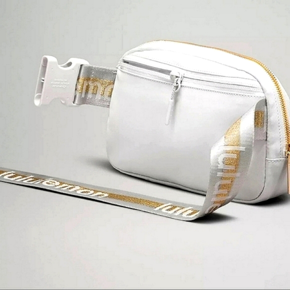 New Lululemon Everywhere Belt Bag, Limited edition, Vapor/Gold/White